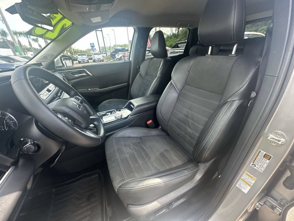 Used 2025 Mitsubishi Outlander SE FWD image 21