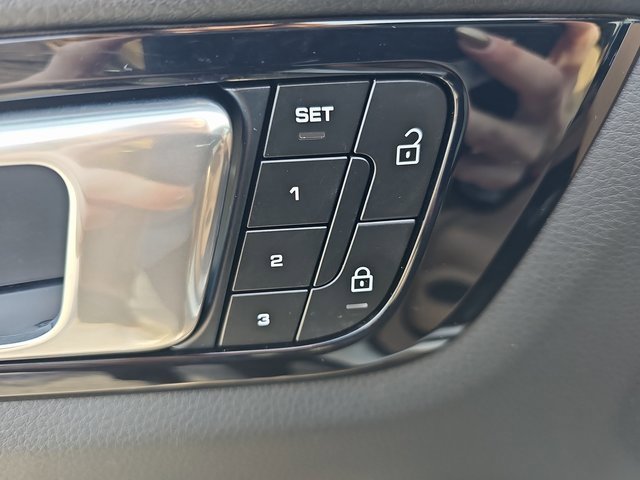 Used 2023 Porsche Cayenne image 27