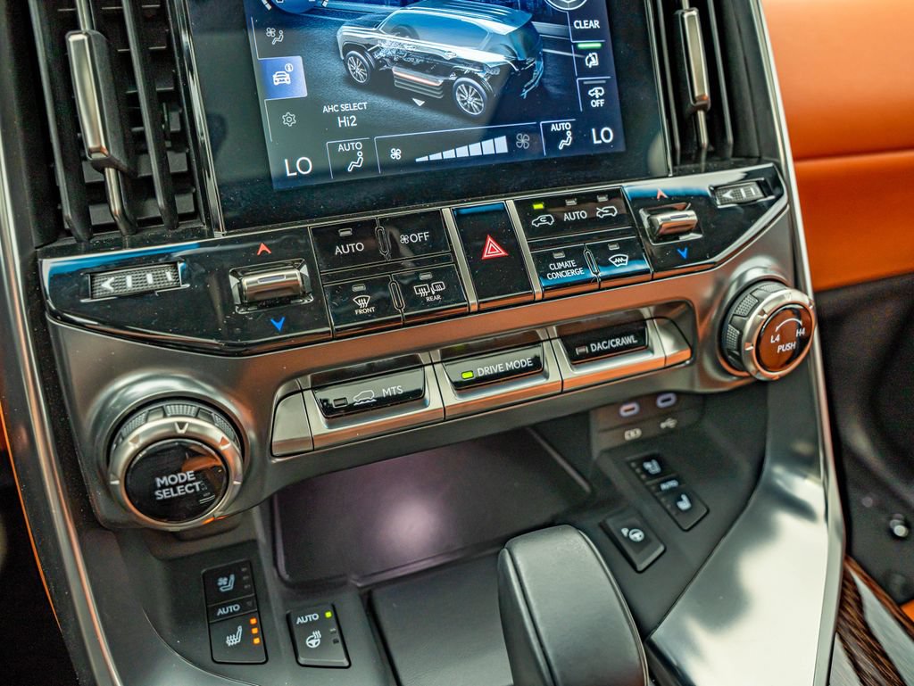 Used 2025 Lexus LX 700h Ultra Luxury AWD/4WD image 29