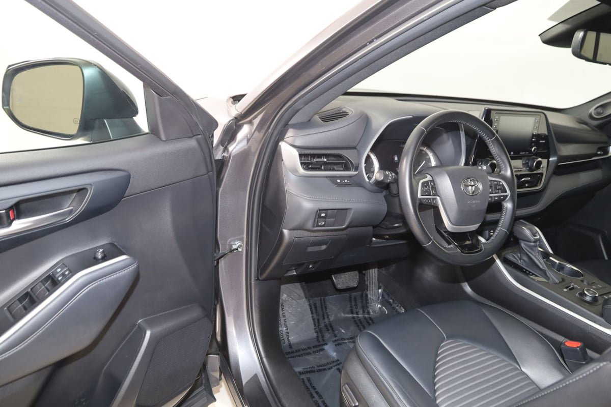 Used 2022 Toyota Highlander XSE w/ Protection Package #3 (TMS) AWD/4WD image 48