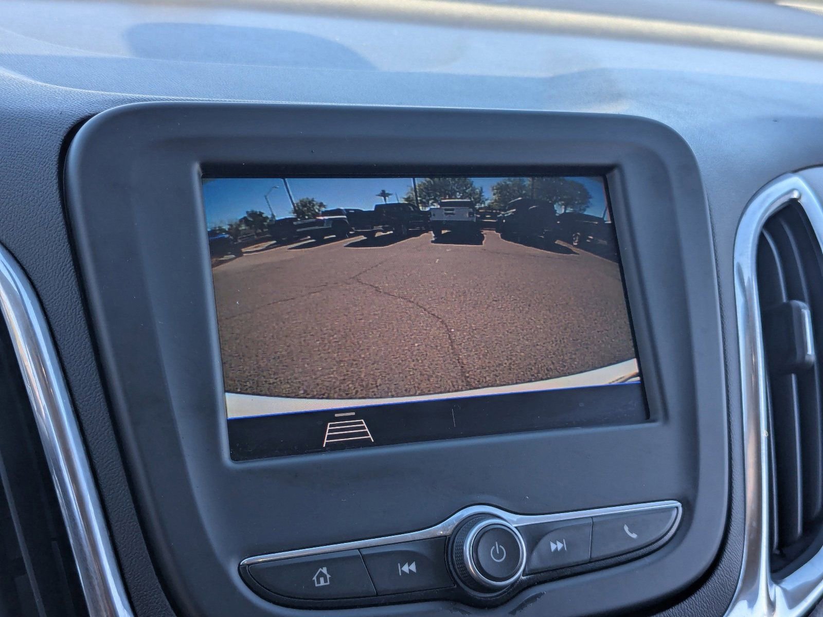 Used 2020 Chevrolet Equinox LS image 28