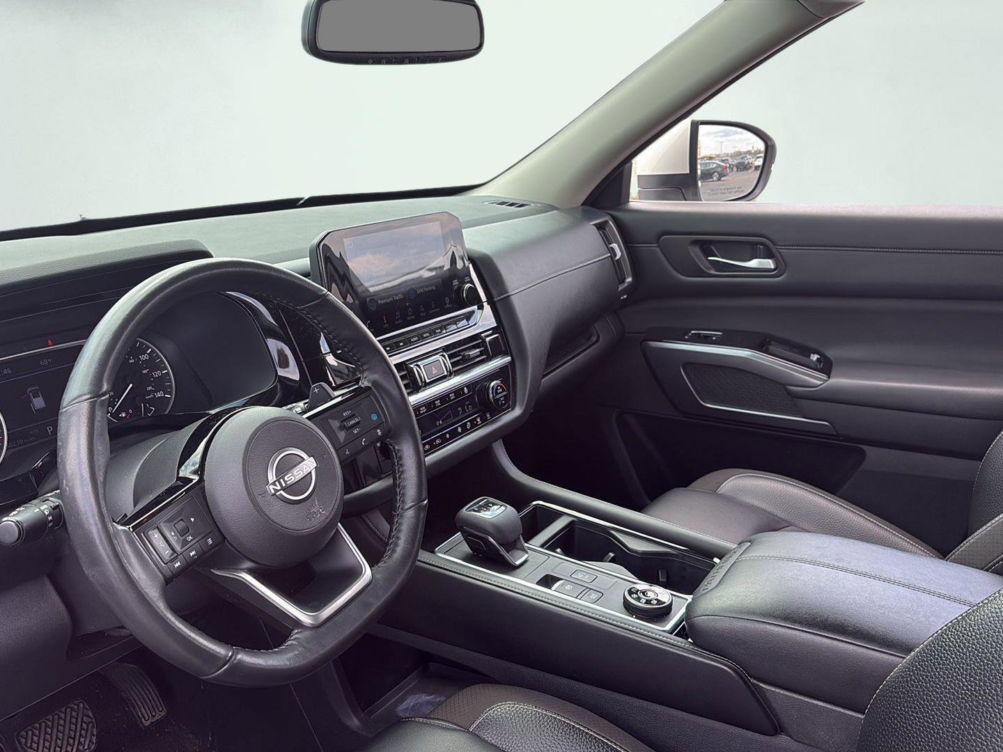 Used 2022 Nissan Pathfinder SL AWD/4WD image 11