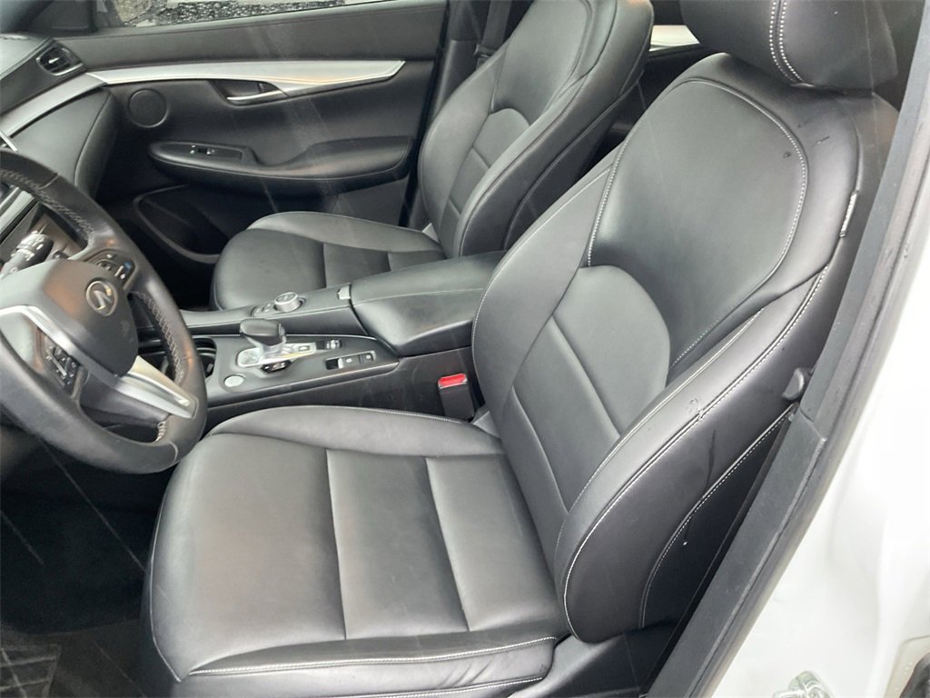 Used 2021 INFINITI QX50 Luxe w/ Appearance Package image 17