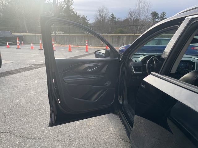 Used 2024 GMC Terrain SLT image 25