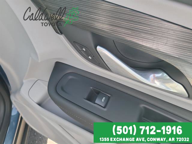 Used 2024 GMC Terrain SLT image 32
