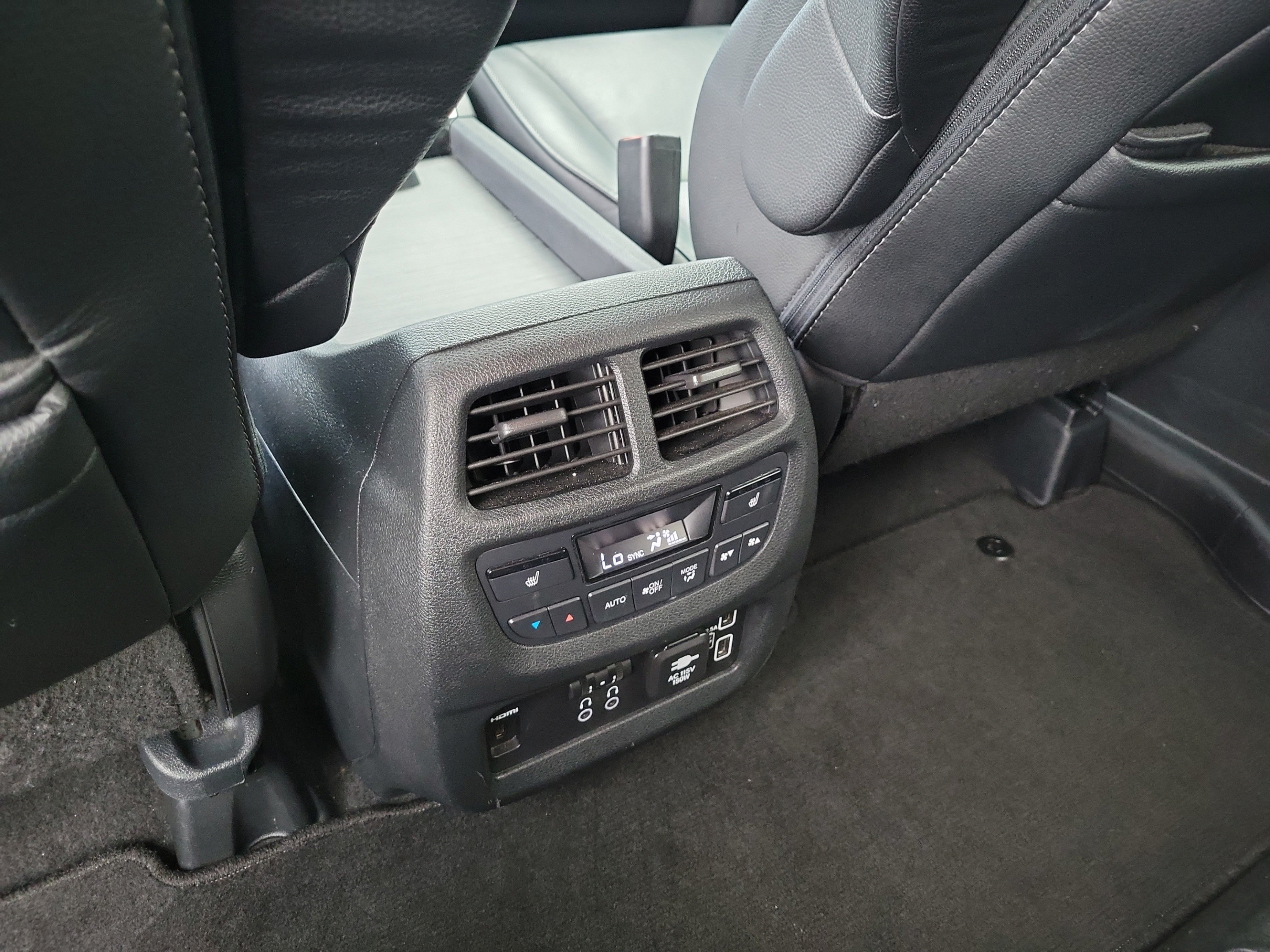 Used 2021 Honda Pilot Touring image 12