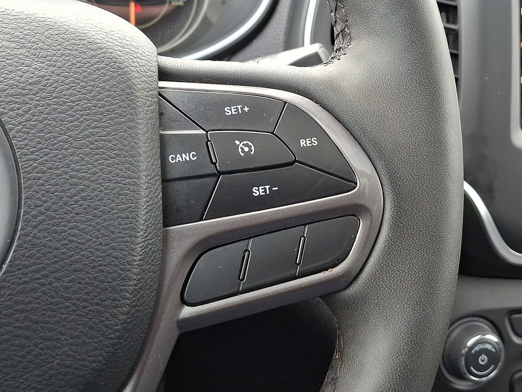 Used 2022 Jeep Cherokee Latitude Lux w/ Sun & Sound Group image 22