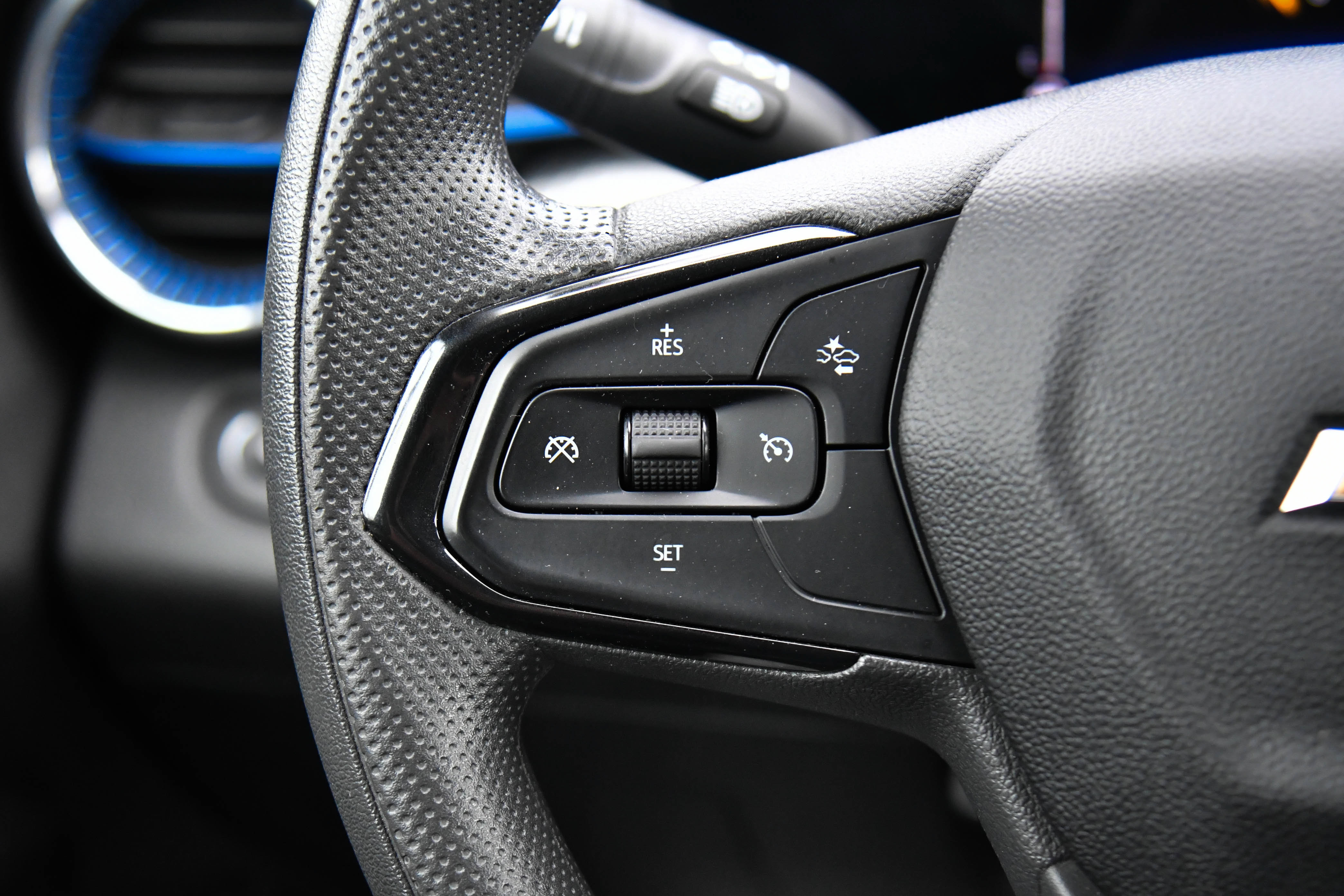 Used 2025 Chevrolet Trax LT FWD image 31