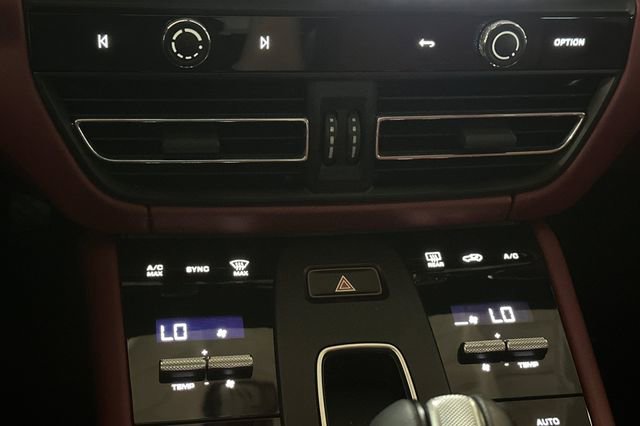 Used 2023 Porsche Macan S image 26