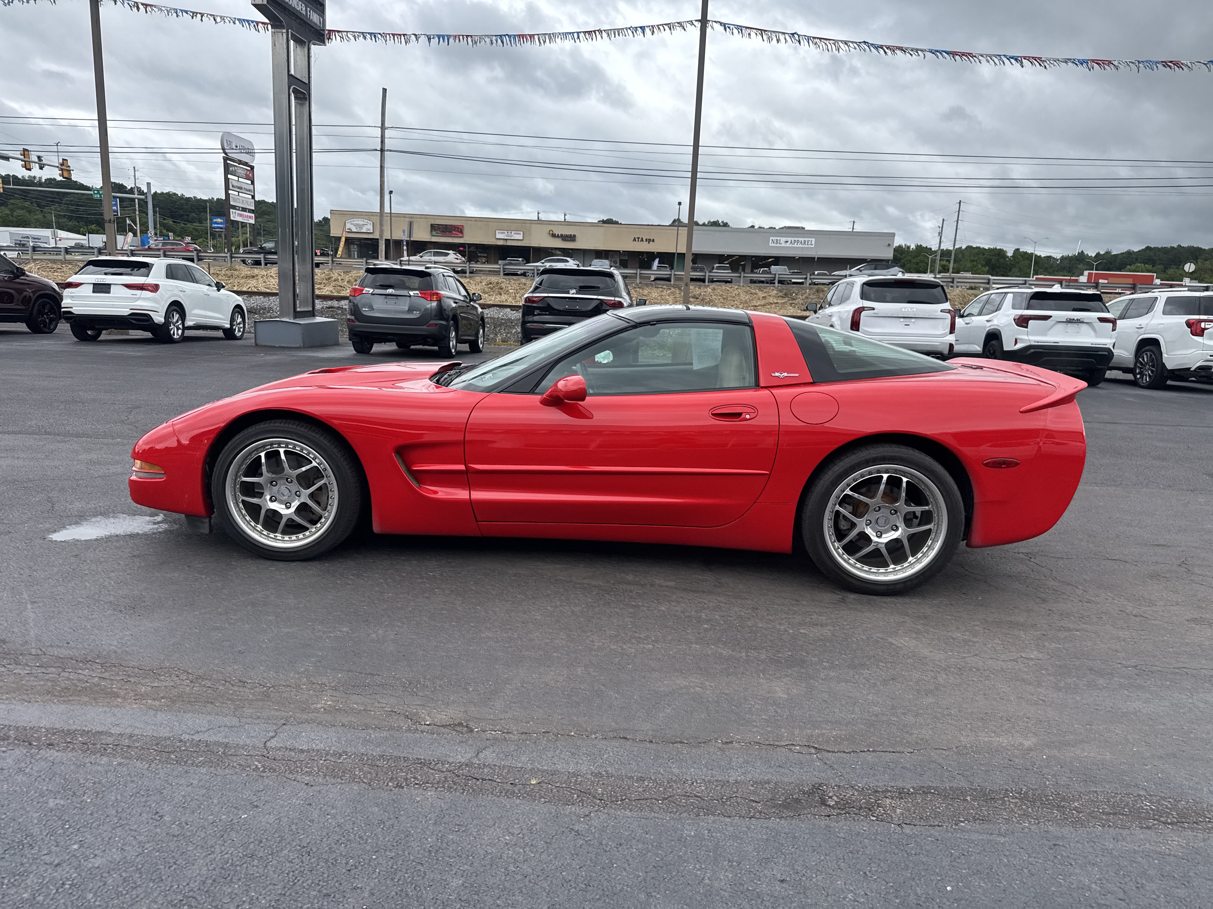 Used 2002 Chevrolet Corvette Coupe w/ Preferred Equipment Group2 RWD image 7