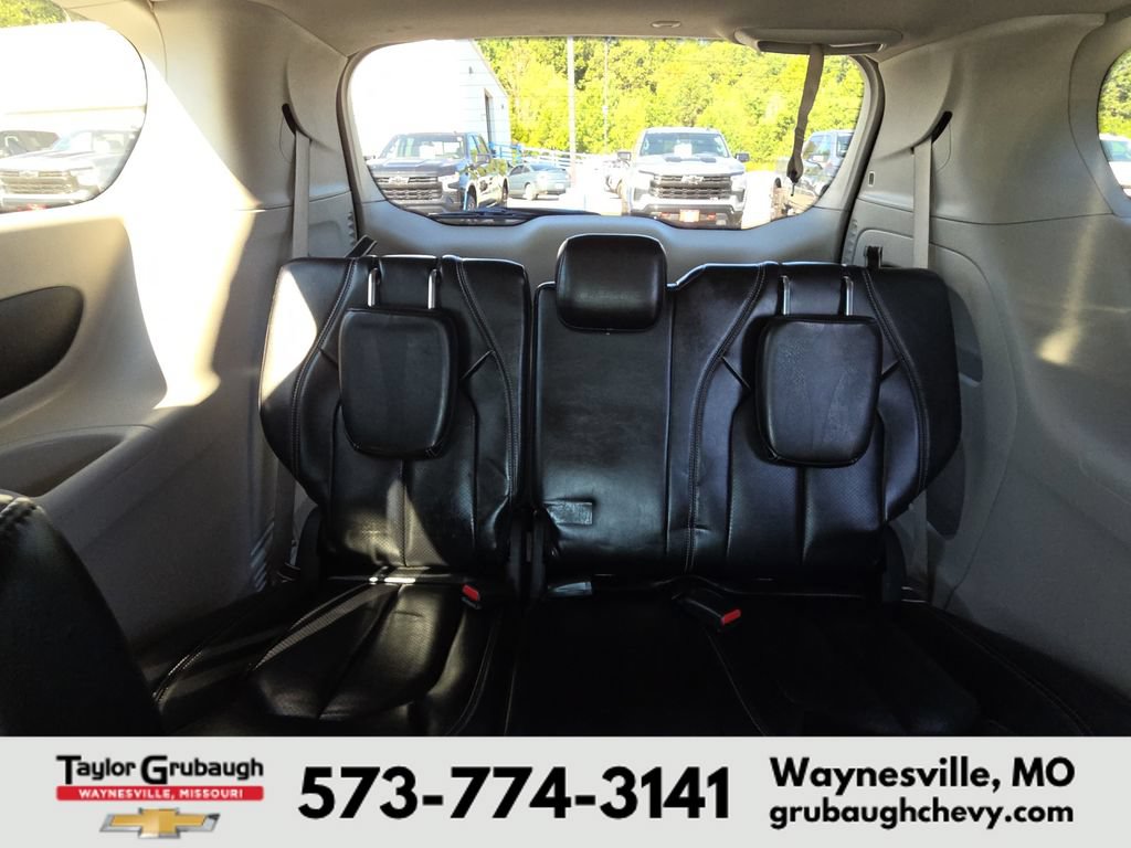 Used 2023 Chrysler Pacifica Touring-L FWD image 29