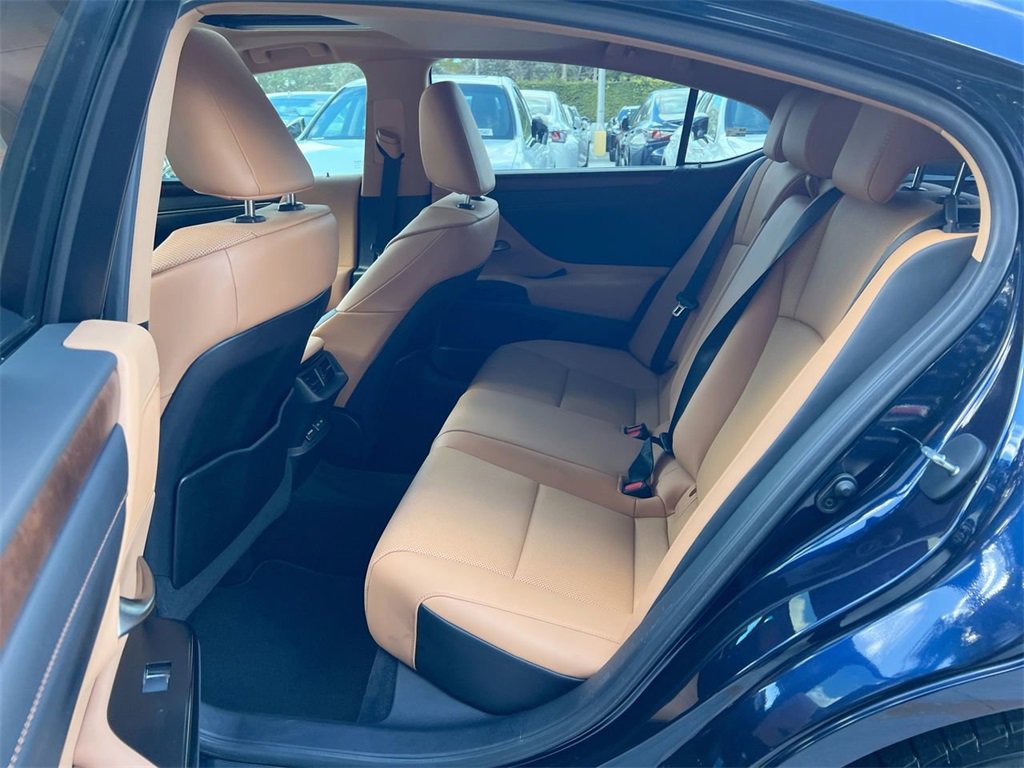 Certified 2022 Lexus ES 350 w/ Premium Package image 19