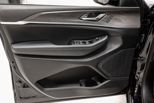 Used 2024 Jeep Grand Cherokee L Limited w/ Black Appearance Package image 7