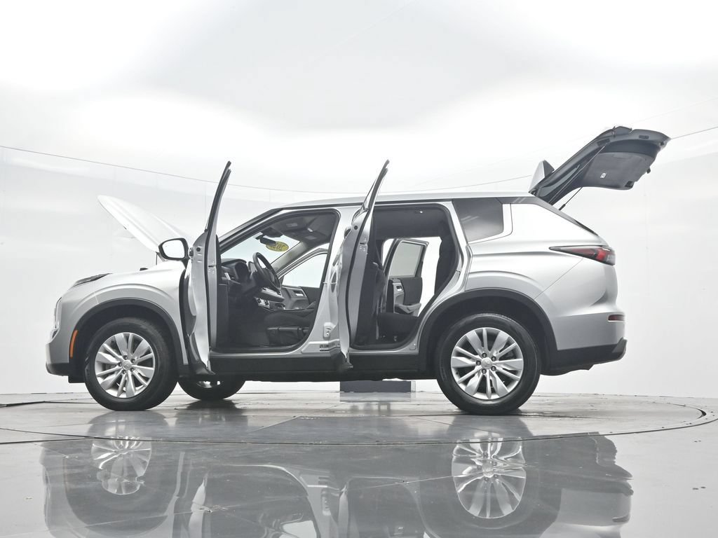 Used 2025 Mitsubishi Outlander ES AWD/4WD image 53