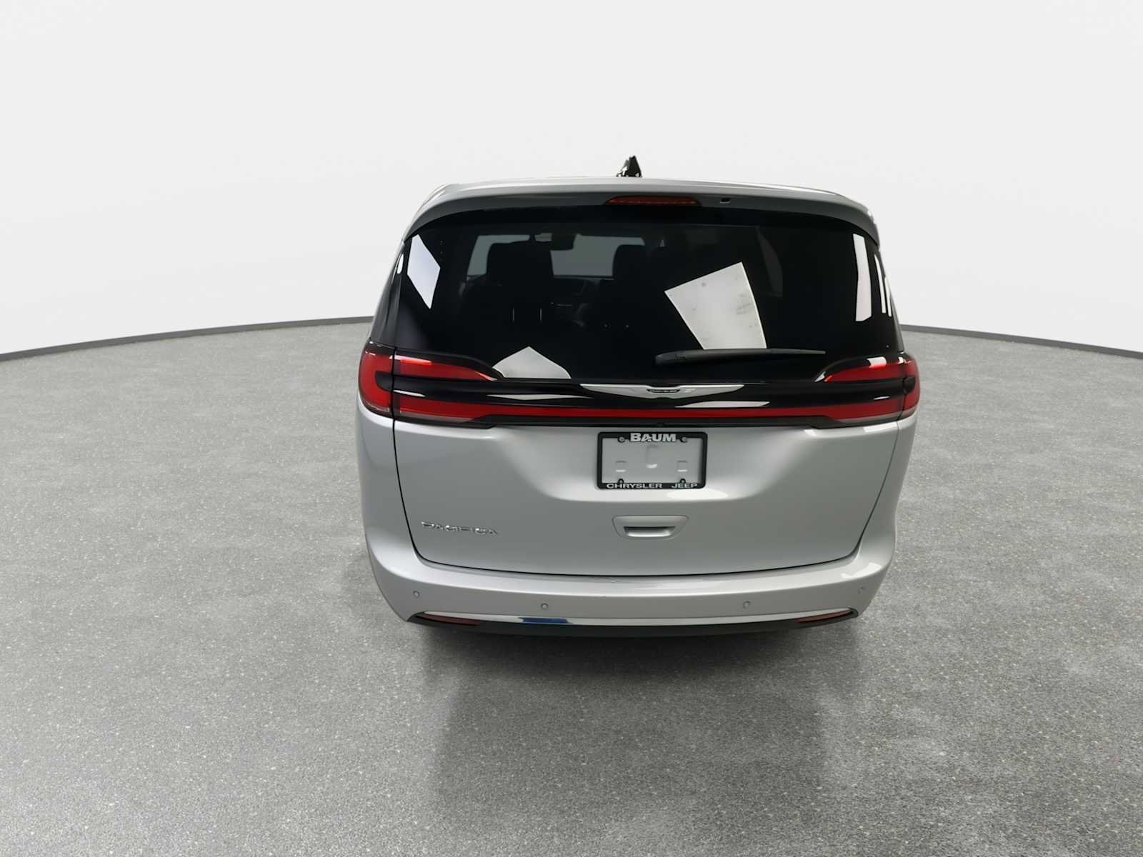 Used 2024 Chrysler Pacifica Touring-L image 7