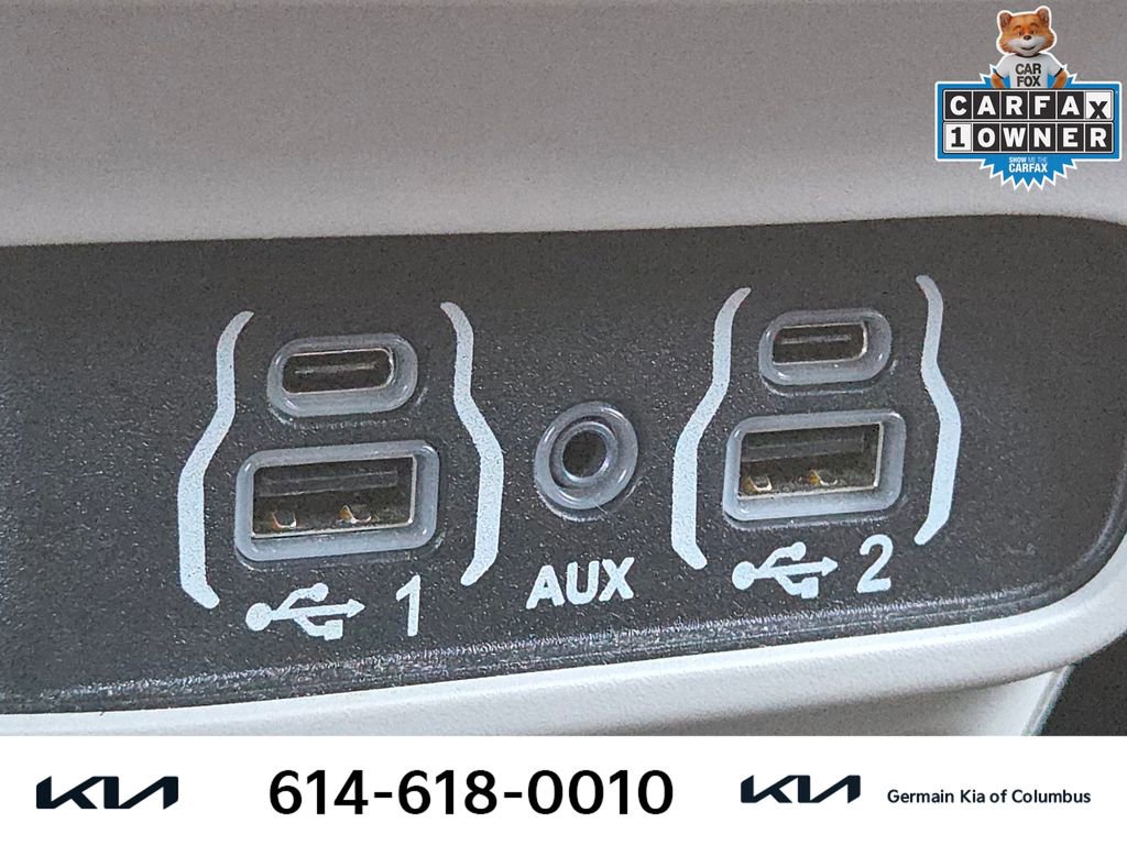 Used 2023 Chrysler Voyager LX image 30
