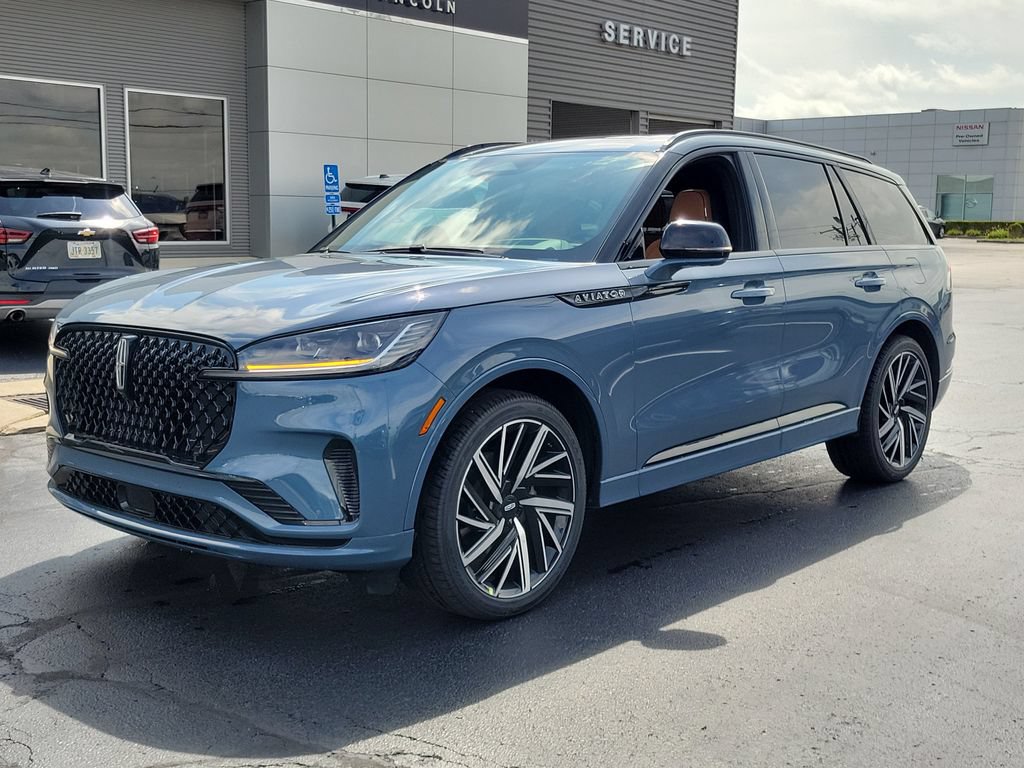 New 2026 Lincoln Aviator Black Label w/ Jet Appearance Package AWD/4WD image 8