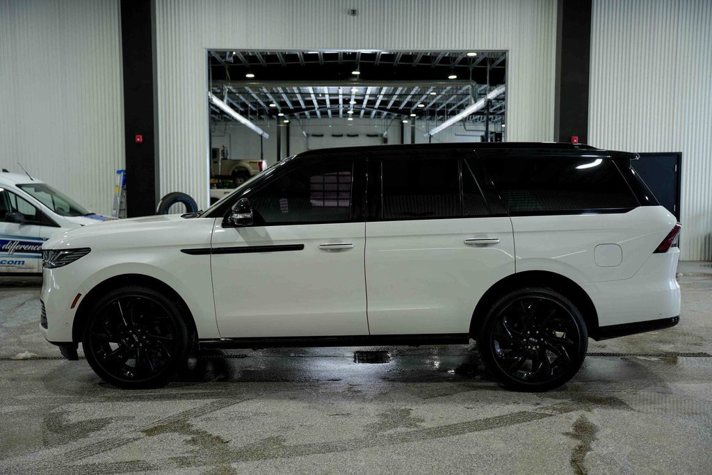 Used 2025 Lincoln Navigator Black Label image 8