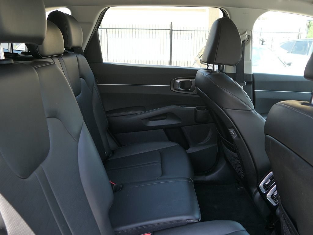 Used 2025 Kia Sorento S FWD image 25