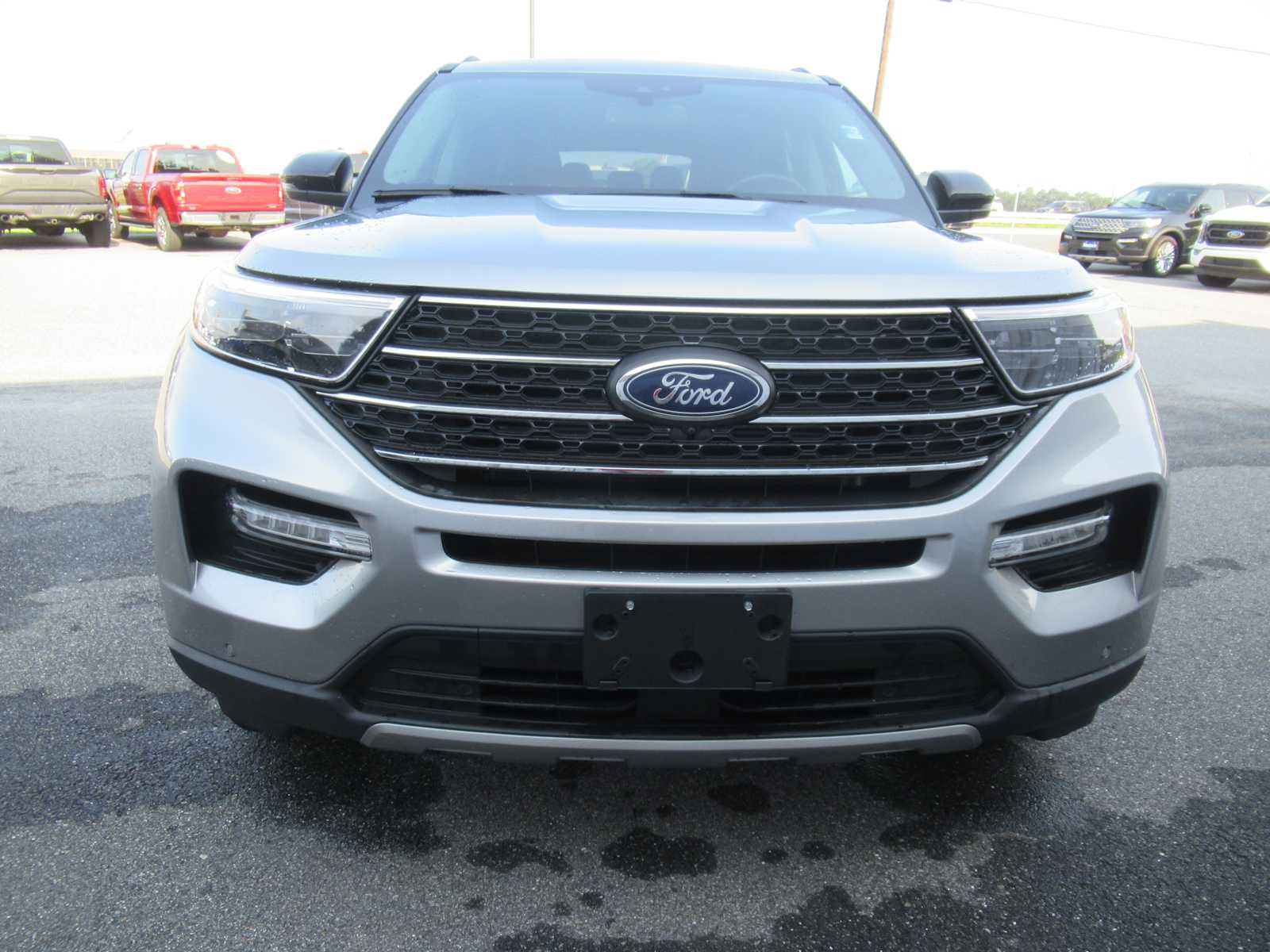 Used 2024 Ford Explorer XLT w/ Equipment Group 202A AWD/4WD image 2
