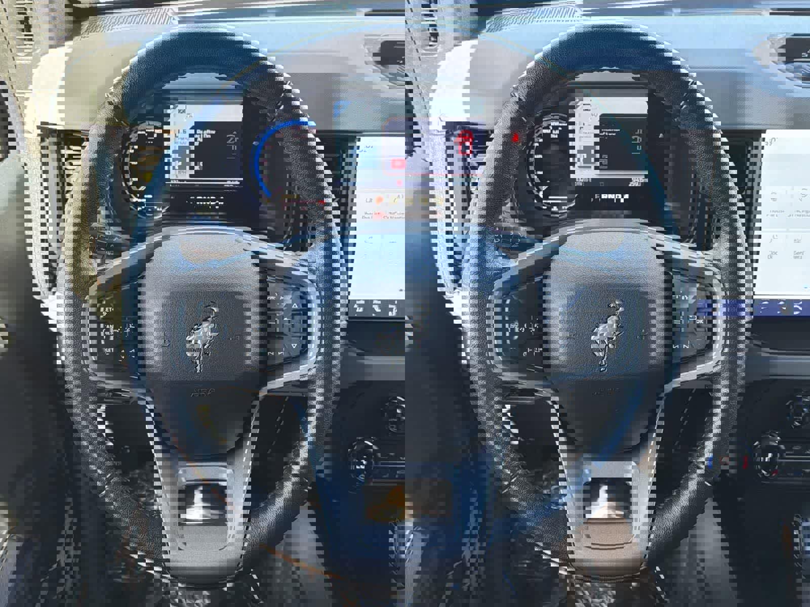 Used 2023 Ford Bronco Badlands image 11