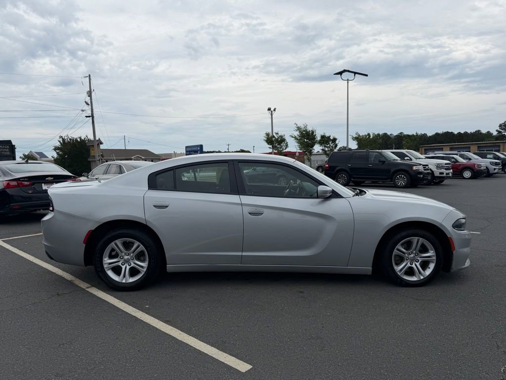 Used 2022 Dodge Charger SXT RWD image 2