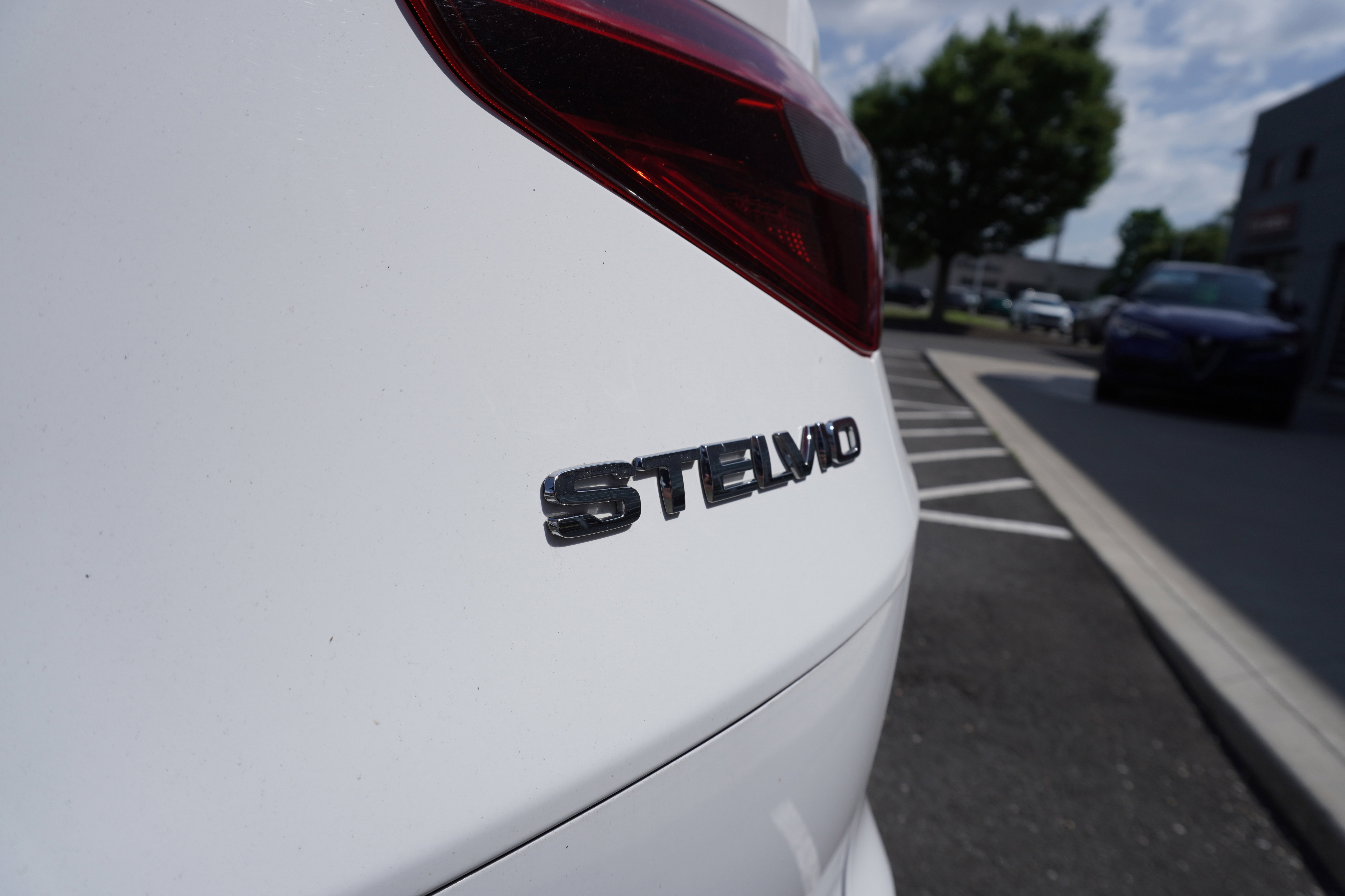 Used 2023 Alfa Romeo Stelvio Veloce image 13