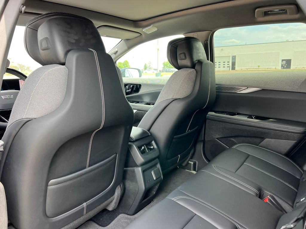 New 2026 Cadillac Optiq Luxury 1 AWD/4WD image 32