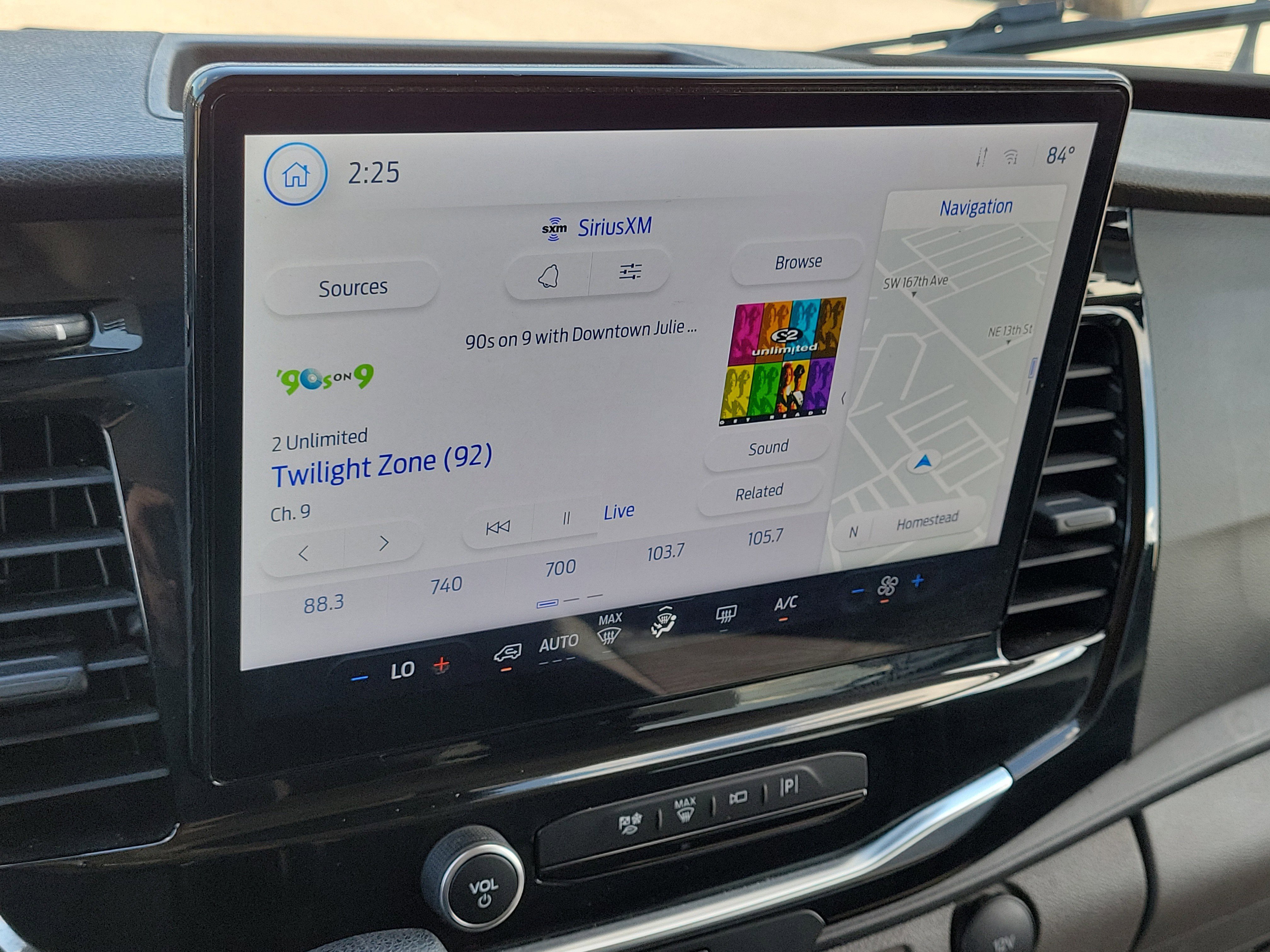 Used 2023 Ford Transit 350 XLT image 25