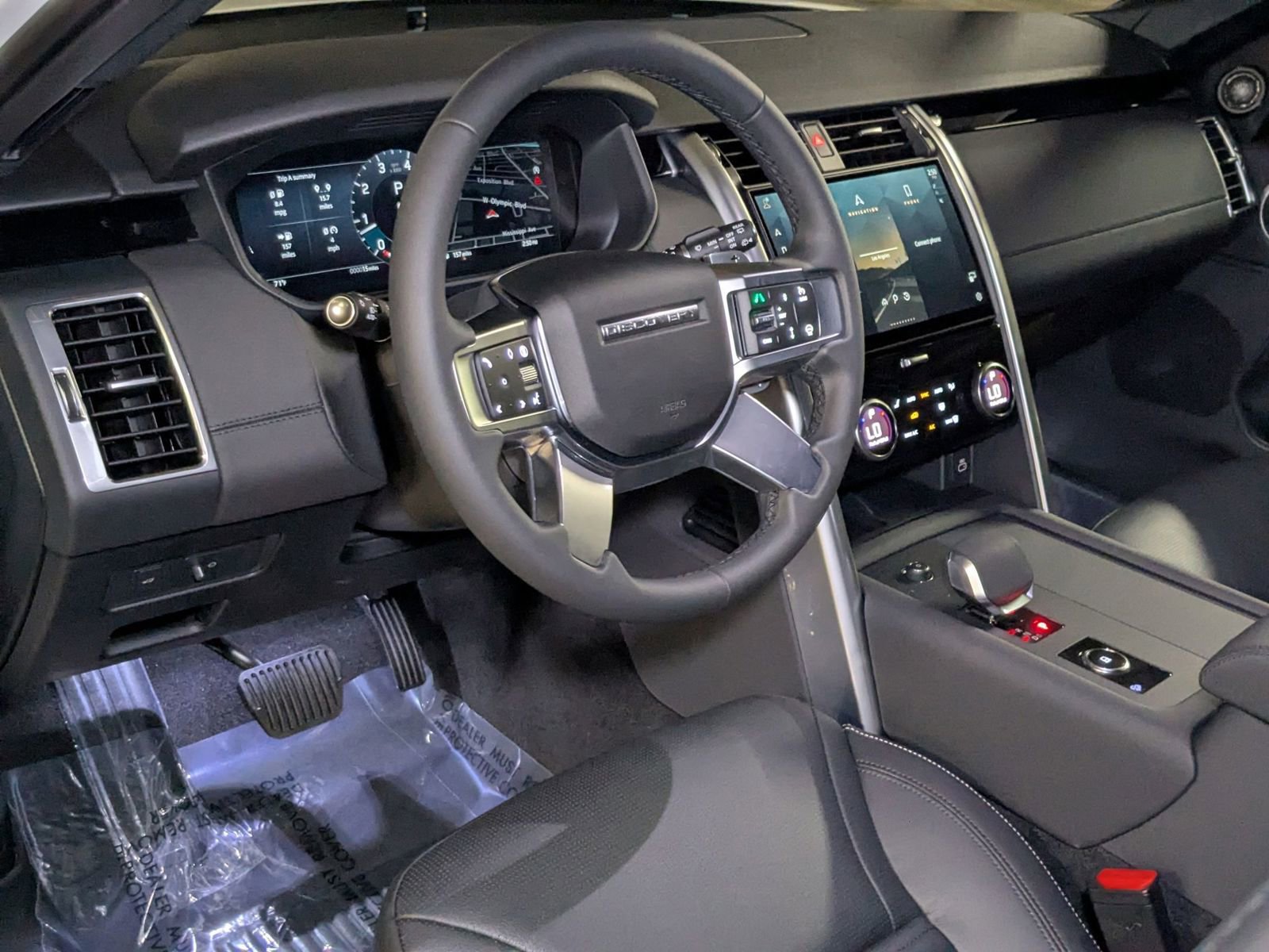New 2025 Land Rover Discovery S image 3