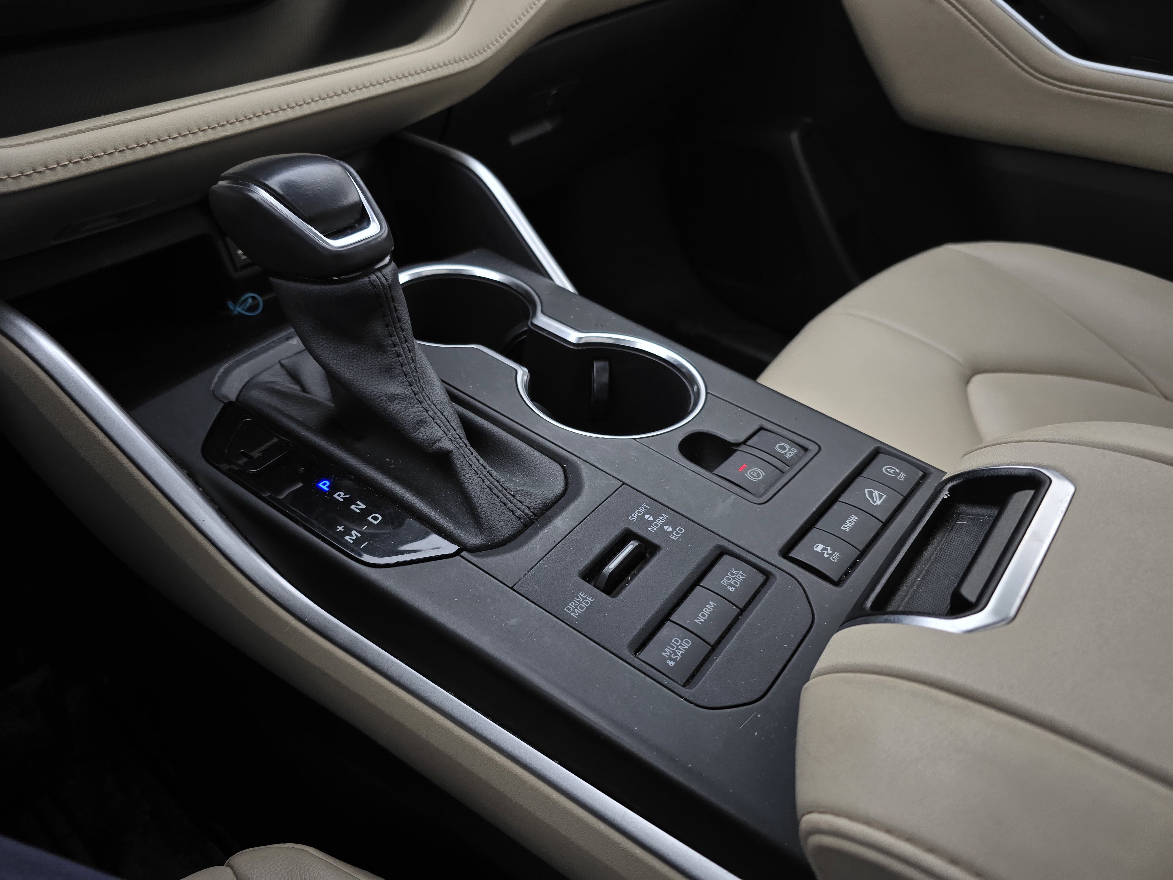 Used 2021 Toyota Highlander XLE image 25