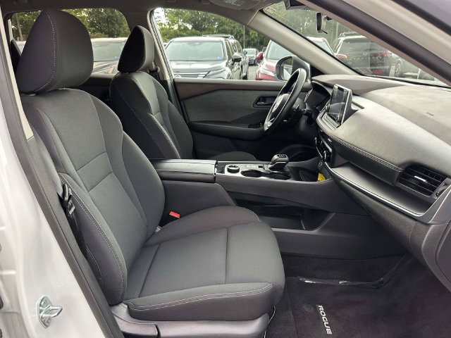 Used 2023 Nissan Rogue S AWD/4WD image 11