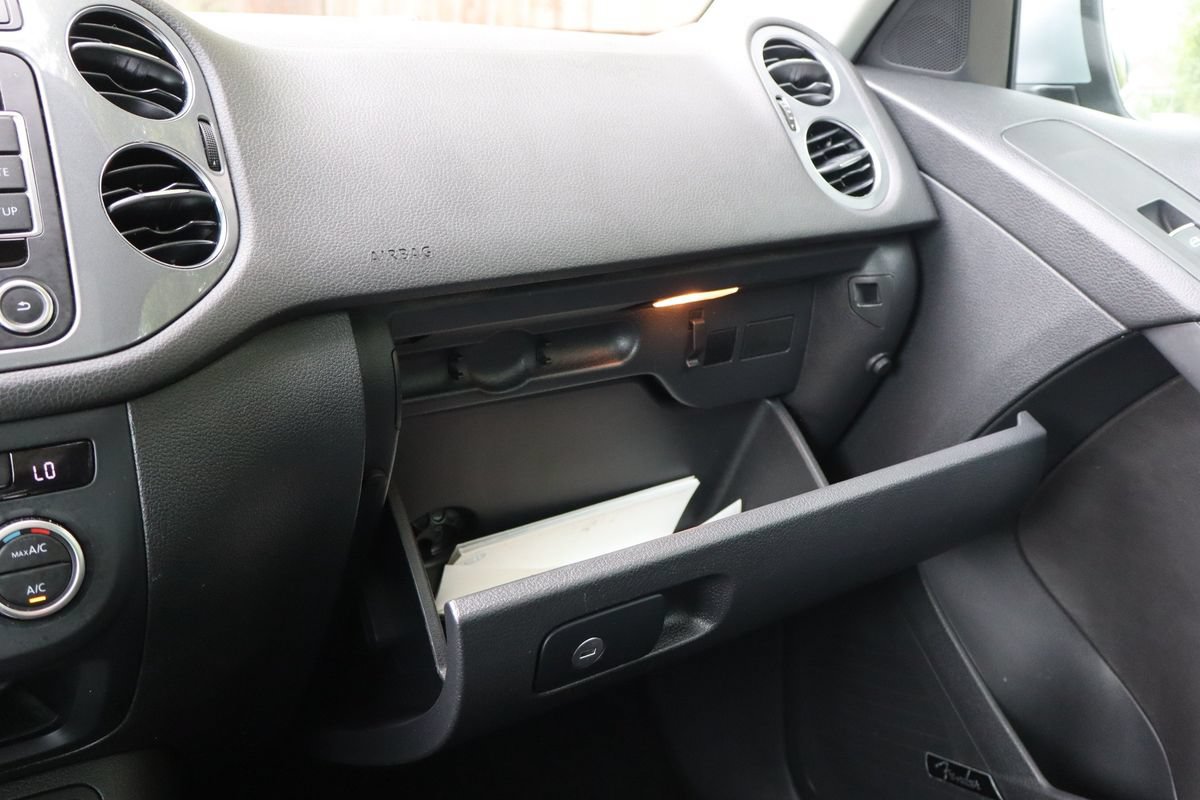 Used 2014 Volkswagen Tiguan SEL AWD/4WD image 38