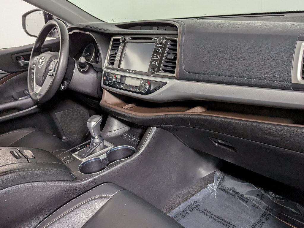 Used 2019 Toyota Highlander XLE AWD/4WD image 25