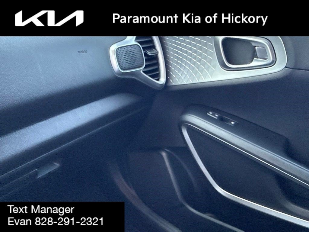 Used 2023 Kia Soul LX FWD image 24