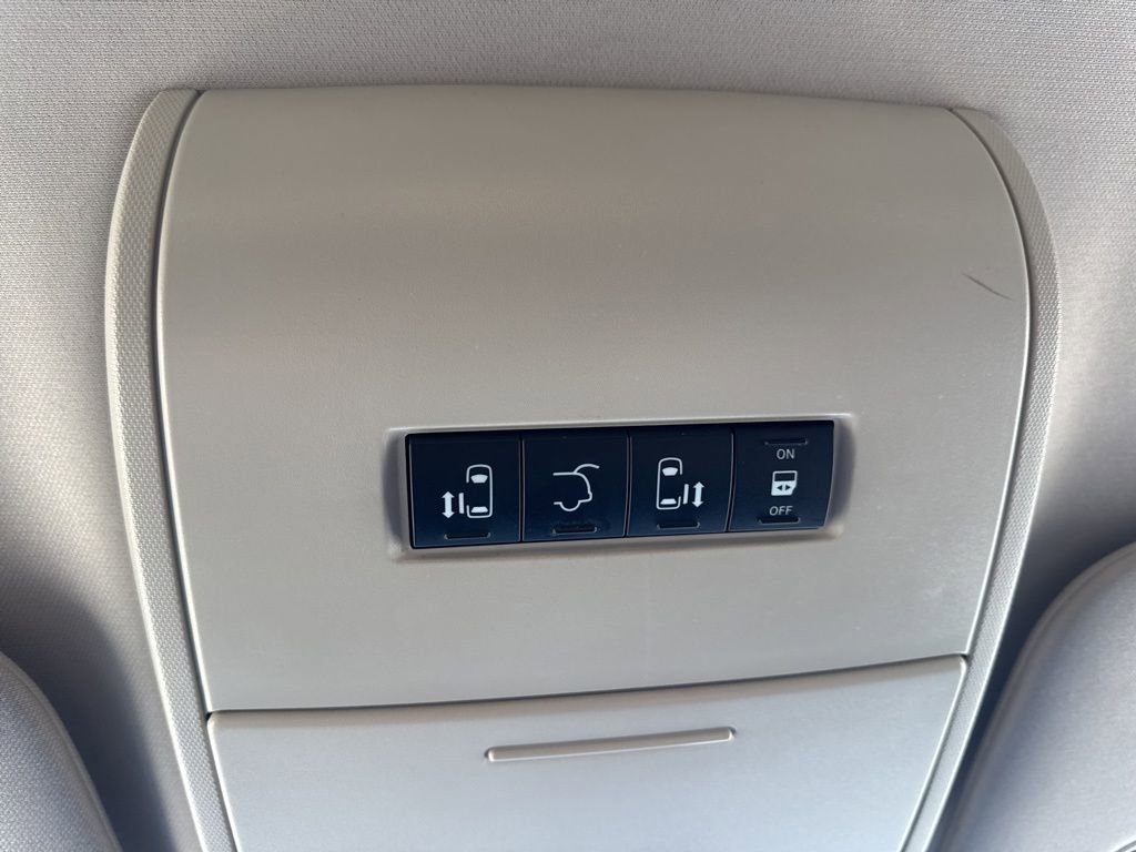 Used 2016 Chrysler Town & Country Touring-L w/ Driver Convenience Group image 23