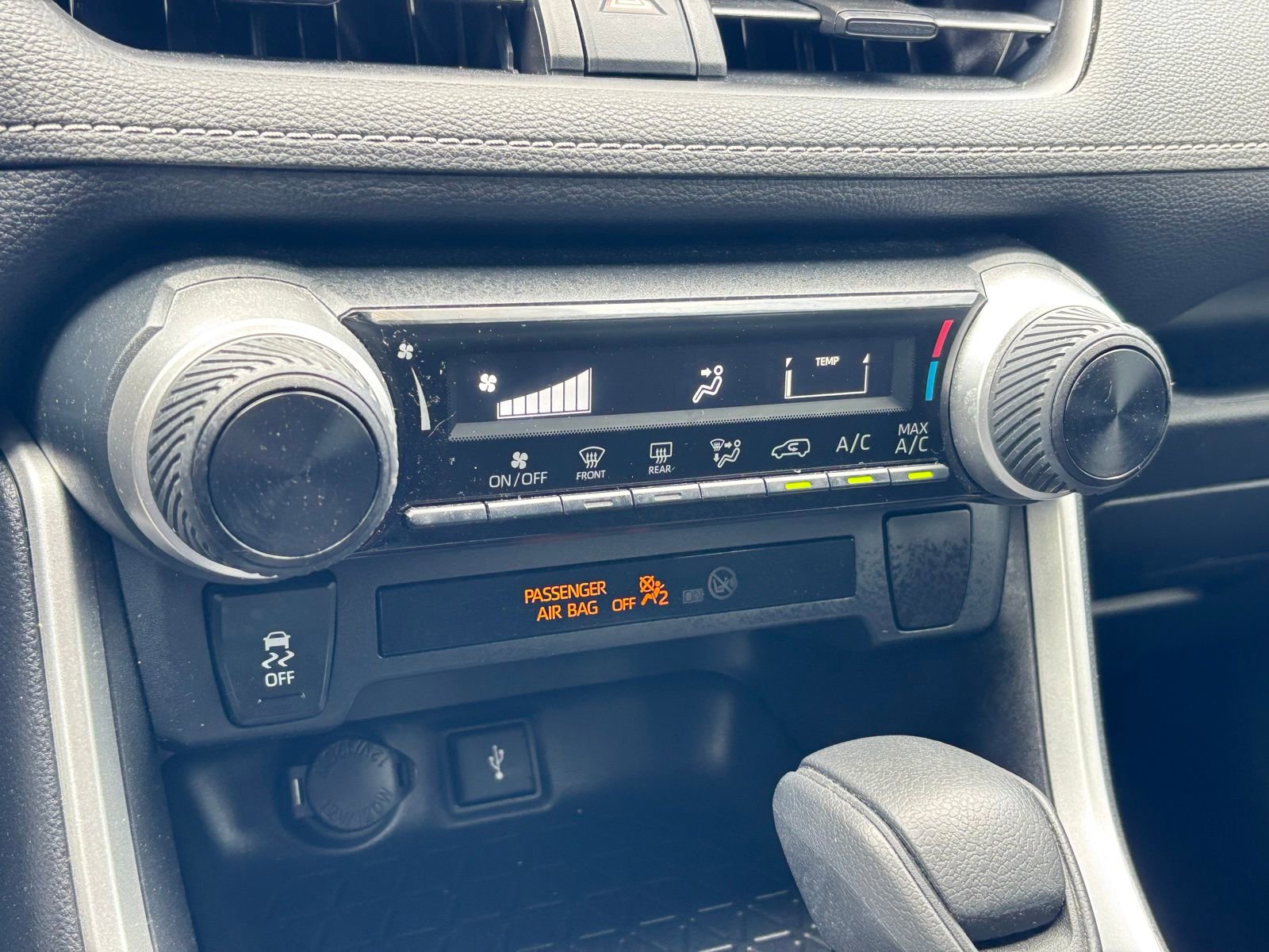 Used 2020 Toyota RAV4 LE image 7