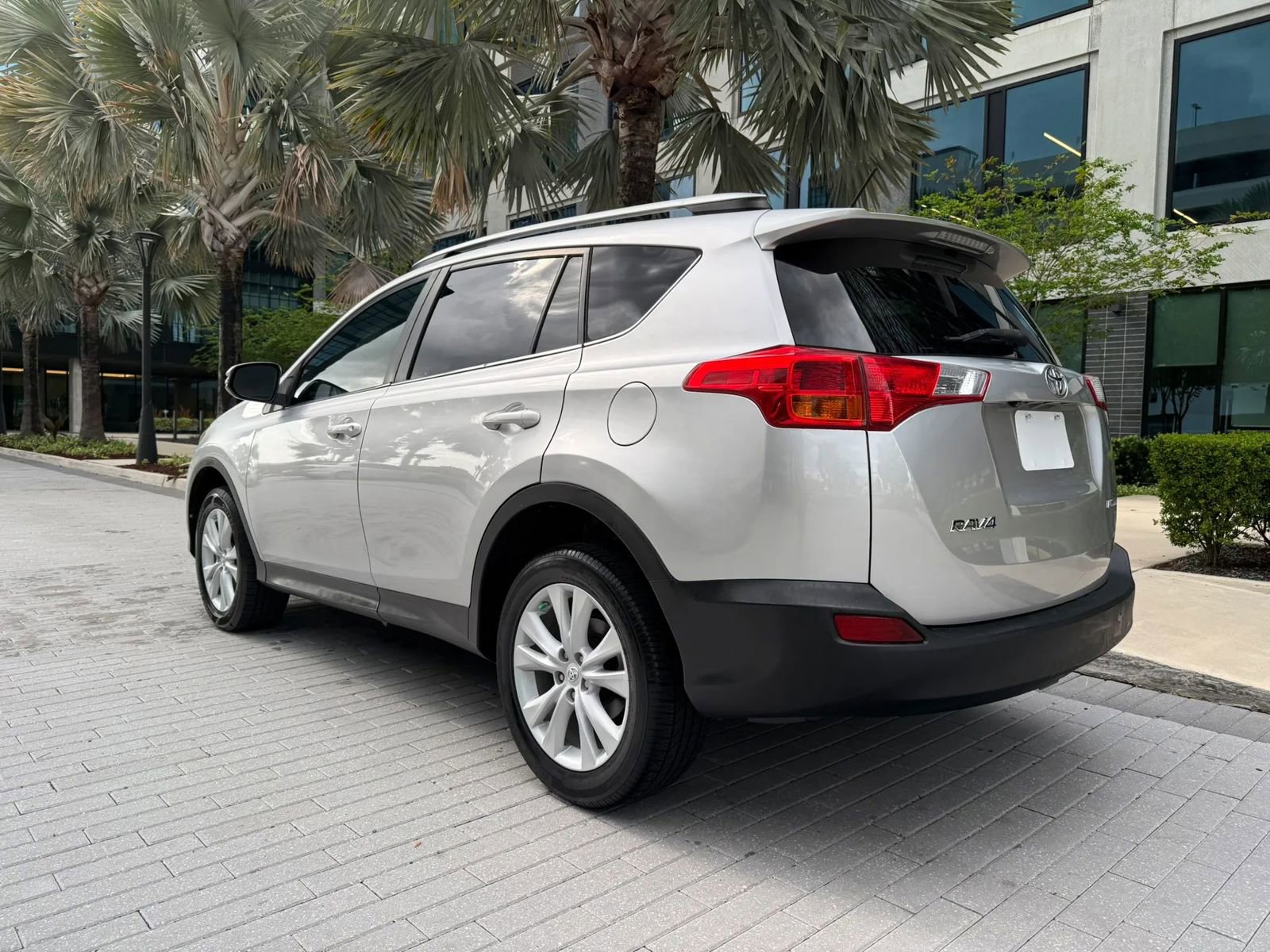 Used 2015 Toyota RAV4 Limited image 3