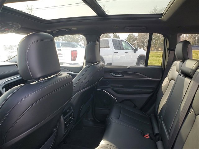 New 2025 Jeep Grand Cherokee Limited w/ Luxury Tech Group II image 10