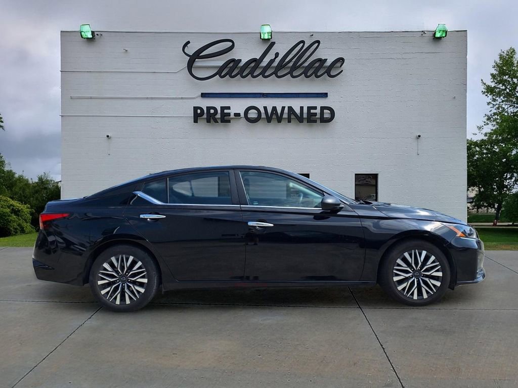 Used 2024 Nissan Altima 2.5 SV FWD image 2