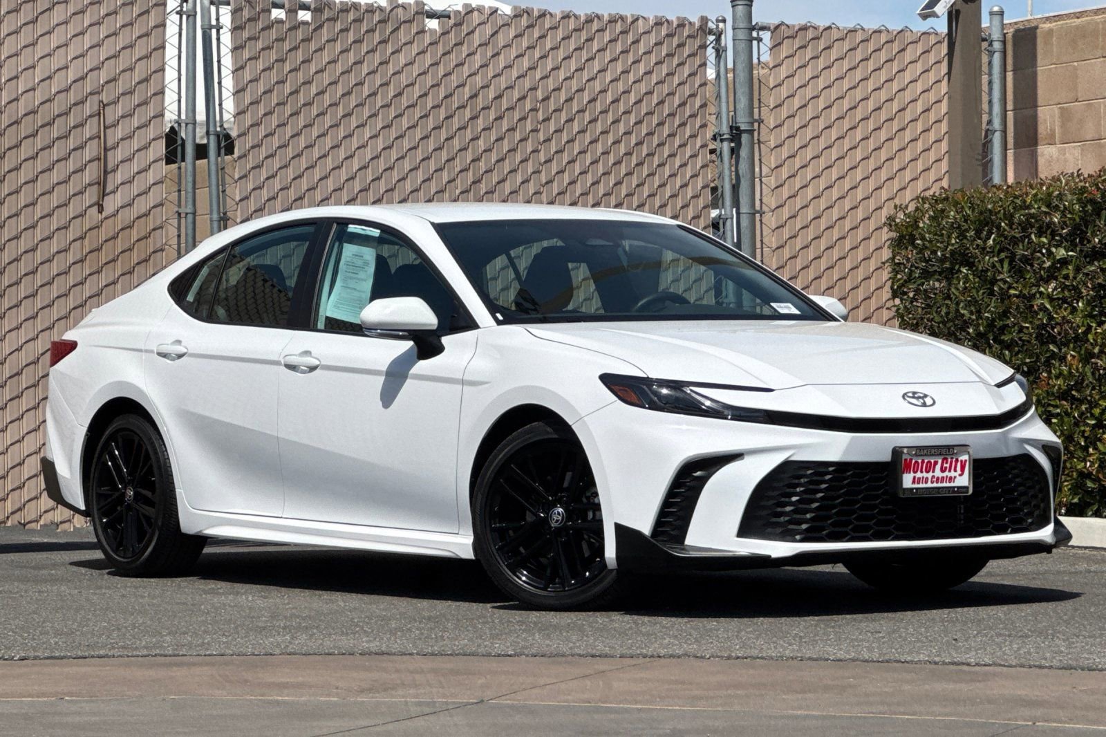 Used 2025 Toyota Camry SE FWD image 2