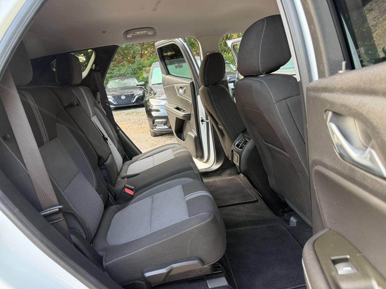 Used 2025 Chevrolet Blazer LT FWD image 37