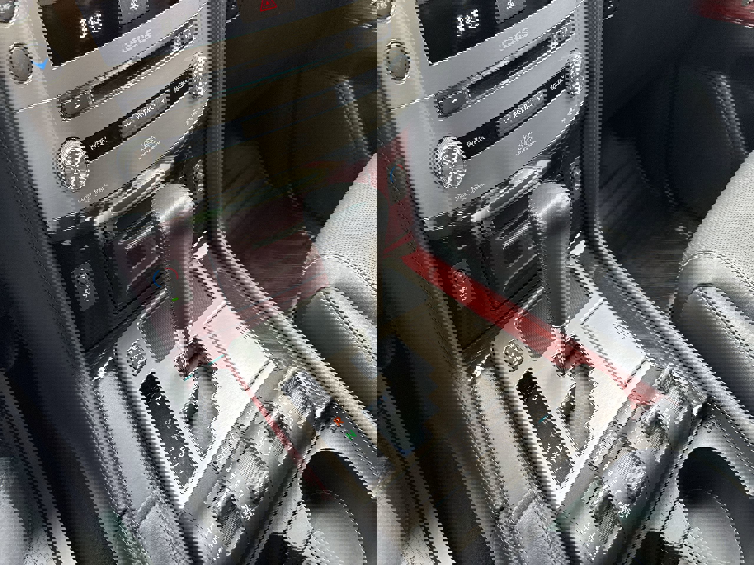 Used 2015 Lexus LX 570 4WD w/ Luxury Package image 16