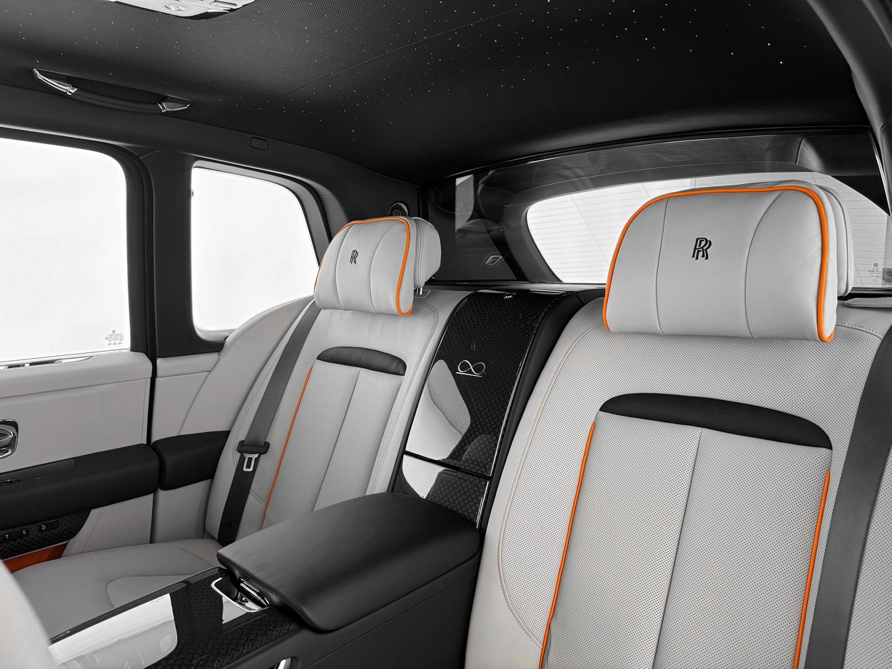 New 2026 Rolls-Royce Cullinan Black Badge image 30