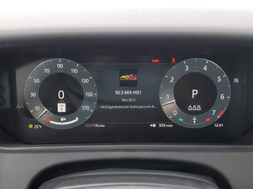 New 2026 Land Rover Range Rover Velar Dynamic SE image 17