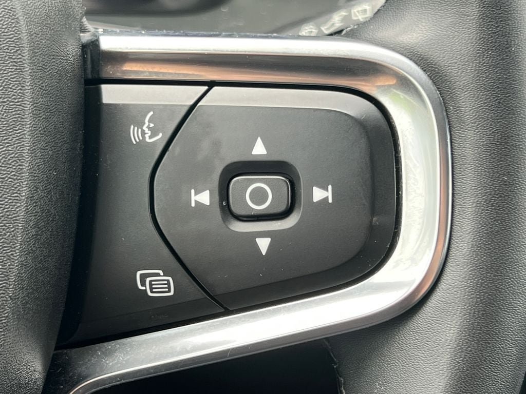 Used 2023 Volvo XC40 Recharge Ultimate AWD/4WD image 26
