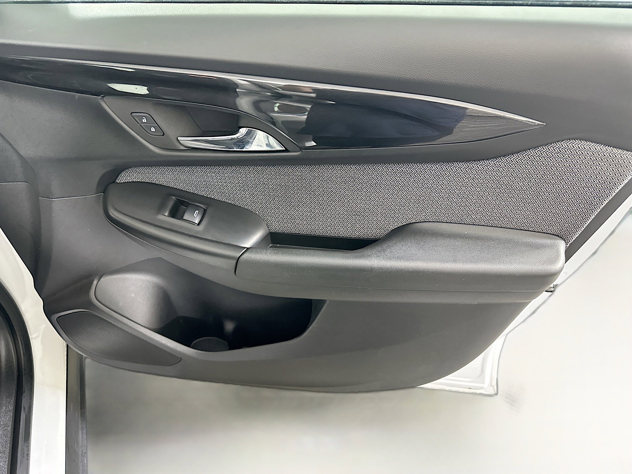 Used 2024 Chevrolet TrailBlazer LS image 30