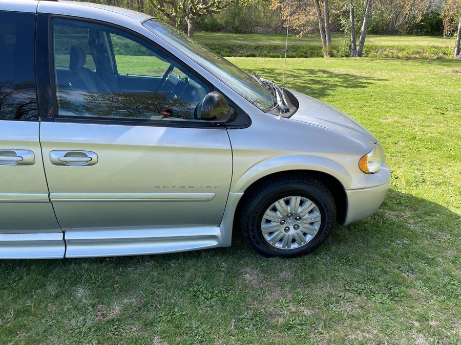 Used 2005 Chrysler Town & Country LX w/ Popular Equipment Group II FWD image 6