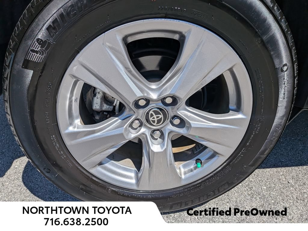 Used 2025 Toyota RAV4 XLE AWD/4WD image 41