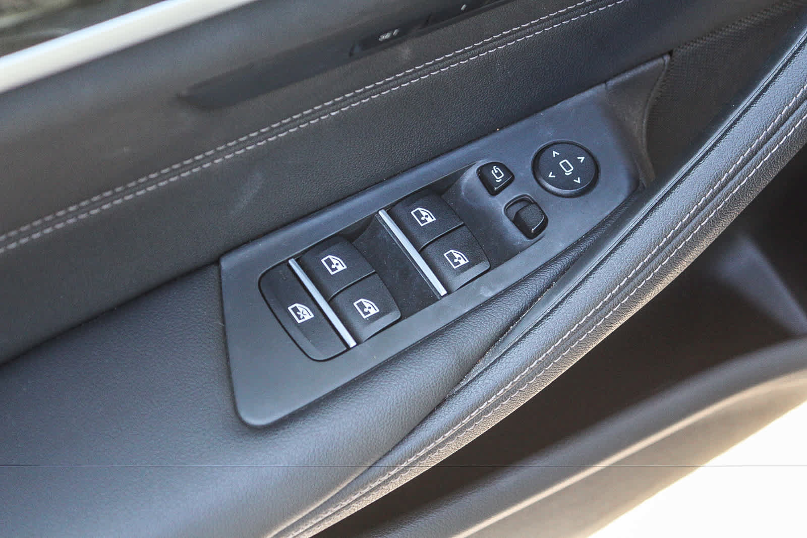 Used 2023 BMW 530i w/ M Sport Package RWD image 18